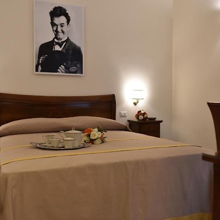 Dimora Conte Di Ruvo Bed & Breakfast Naples Exterior photo